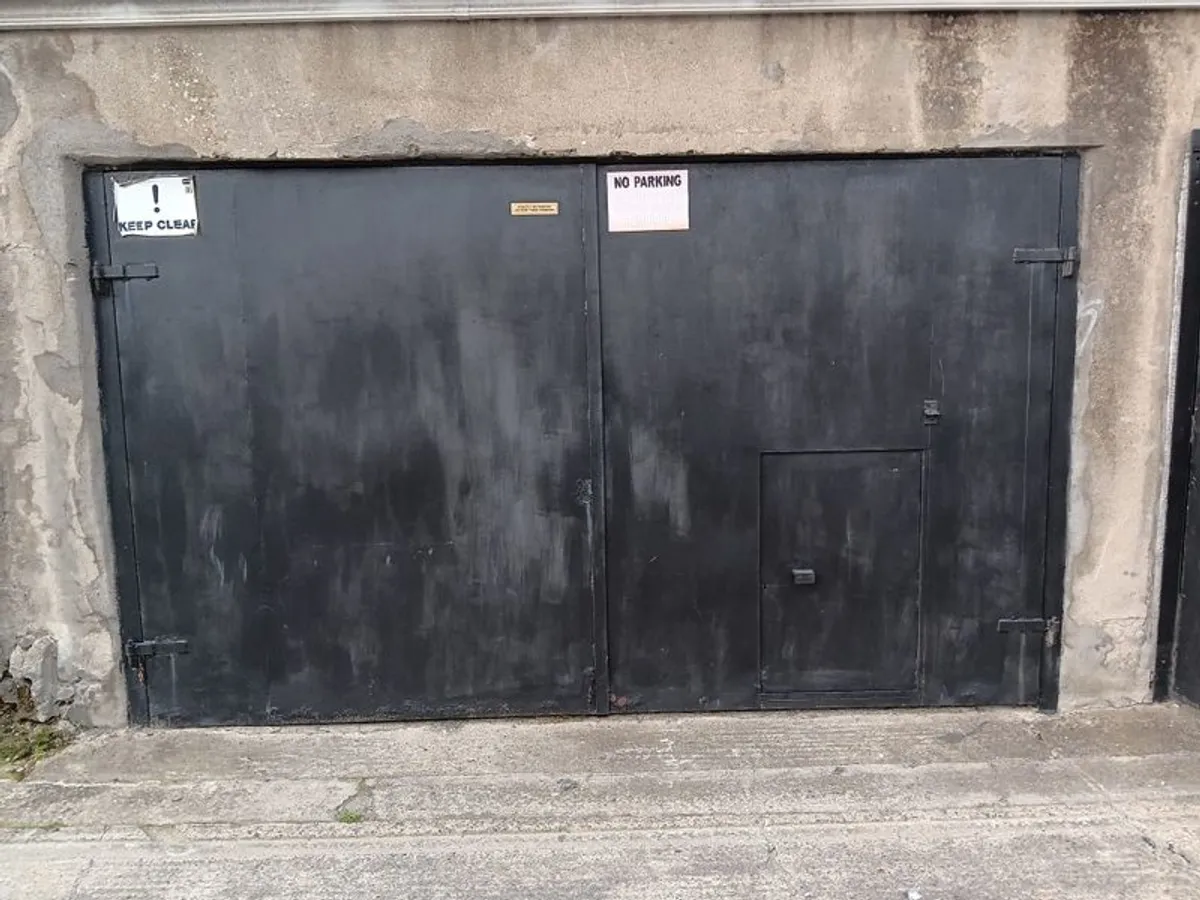 two steel garage doors - Image 1