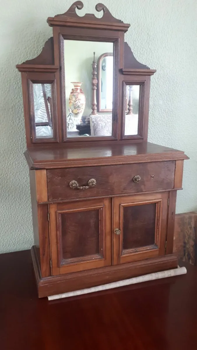 Minature Apprentice  Cabinet
