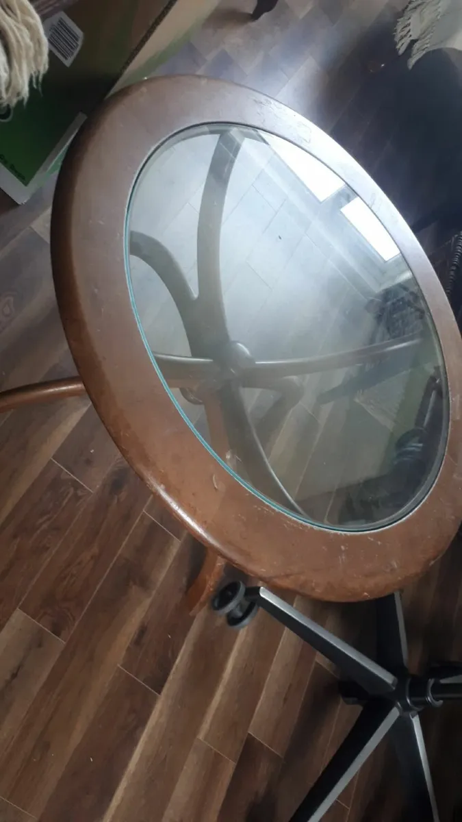 Spider leg table