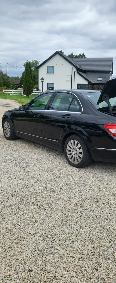 Mercedes-Benz C-Class 2010 - Image 2