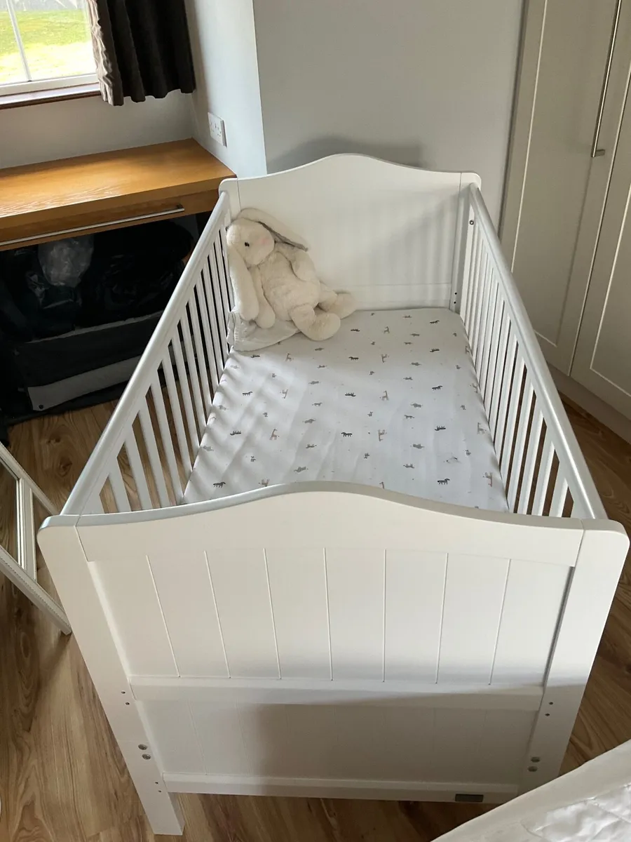 Baby’s Cot - Image 3