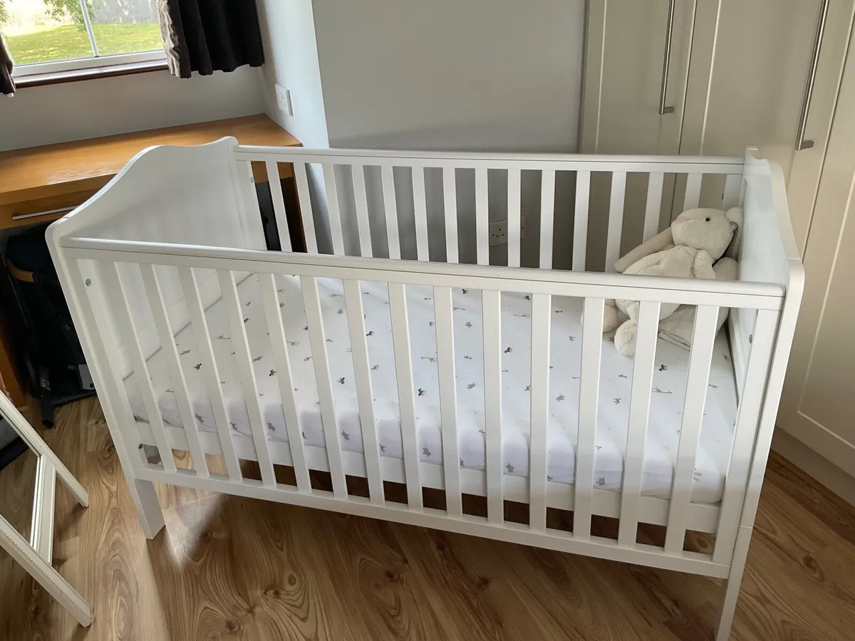 Baby’s Cot - Image 2