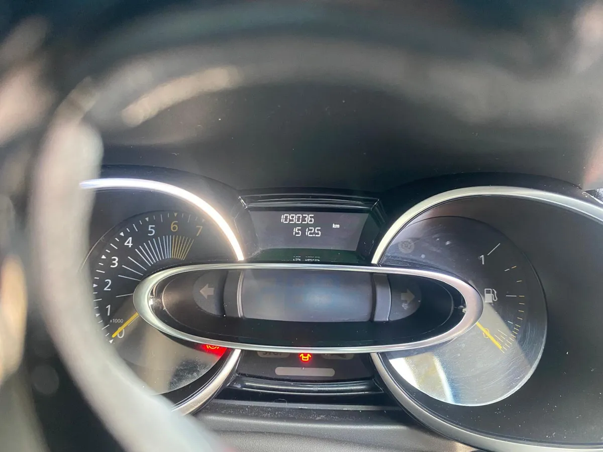 Renault Clio 2015 - Image 2