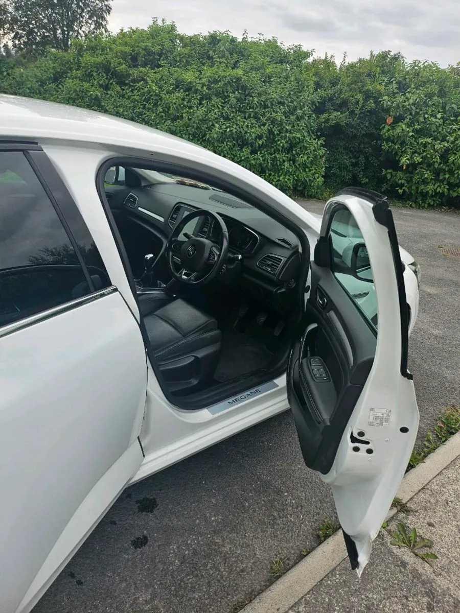 2016 Renault Megan 1.2 Signature  130 BP Nav - Image 2