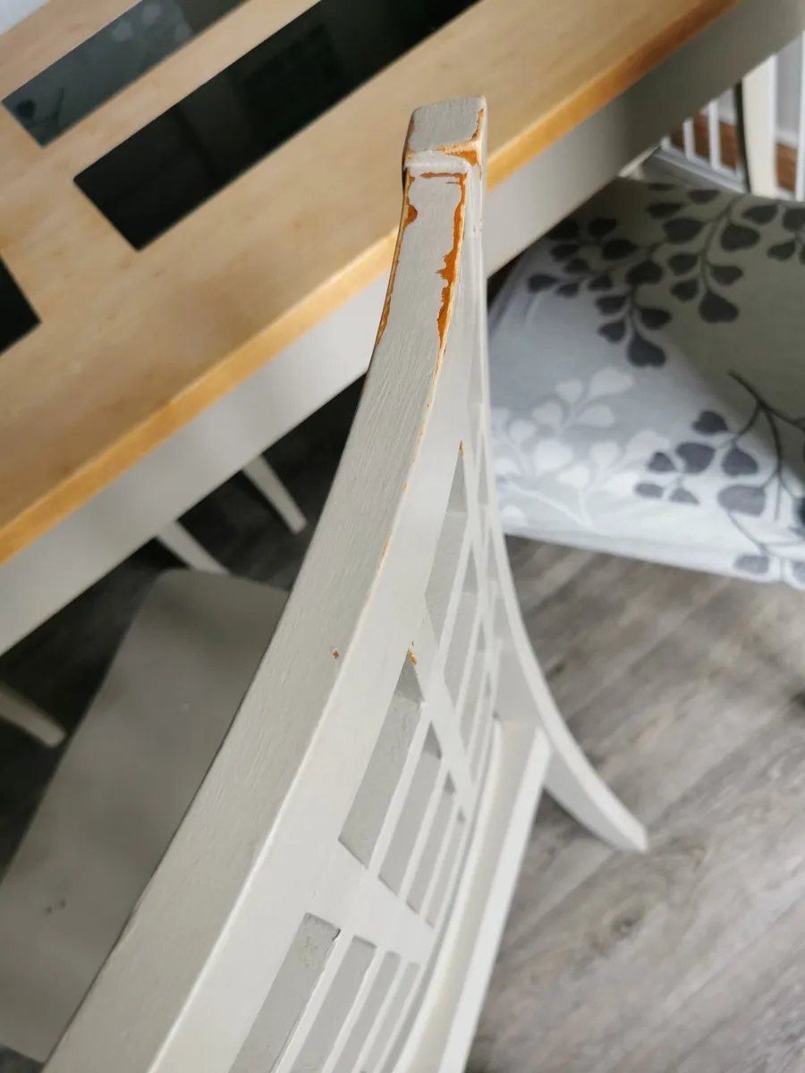 Dining table and 6 chairs - Image 2