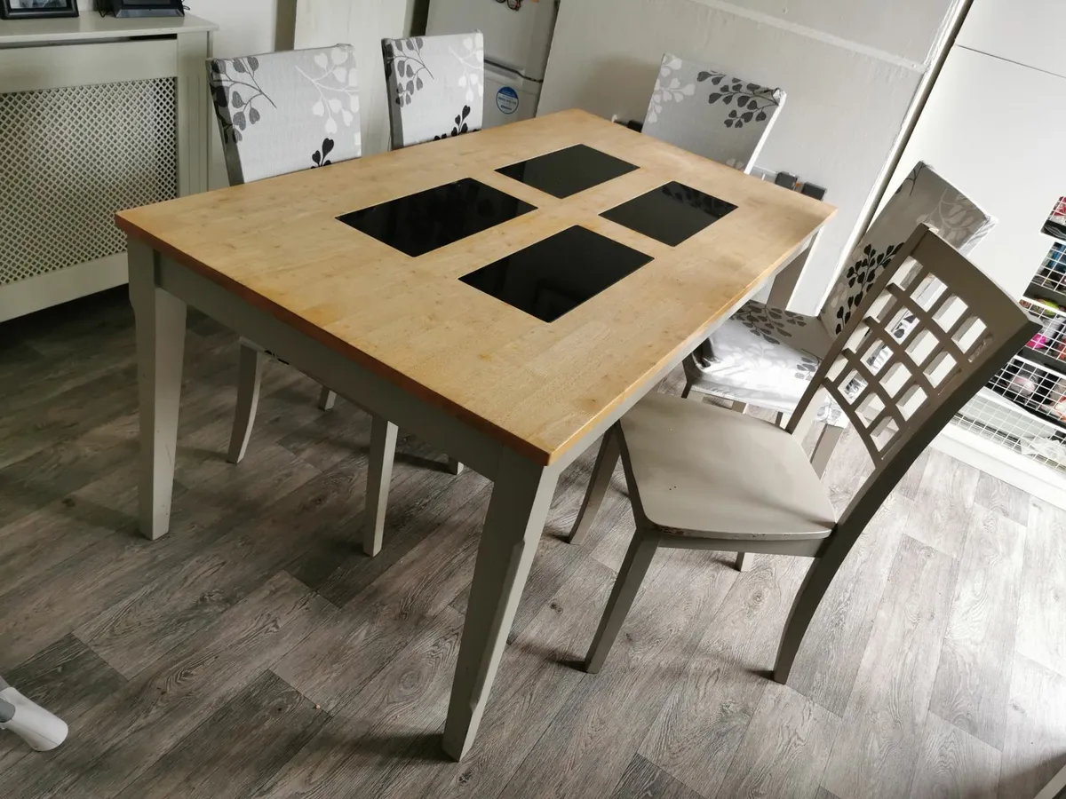 Dining table and 6 chairs - Image 1