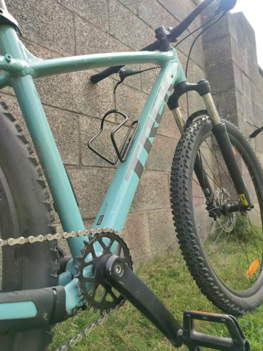 Trek marlin 6 mountain bike miami blue colour - Image 3