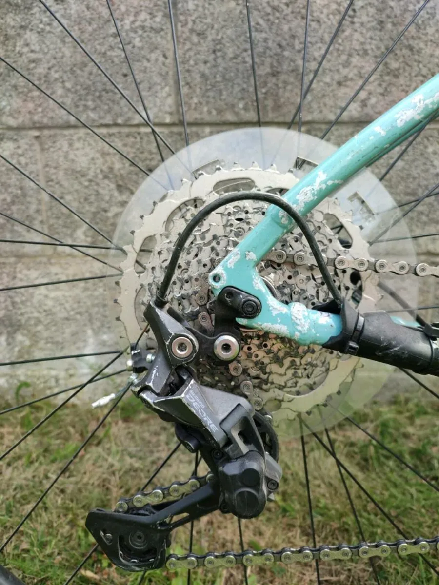 Trek marlin 6 mountain bike miami blue colour - Image 4