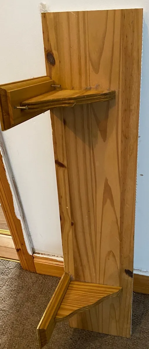 Solid pine shelf - Image 1