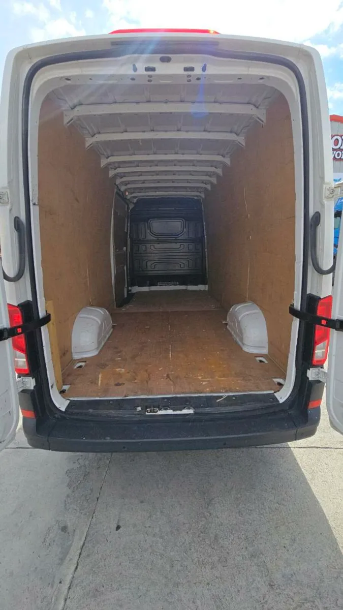 212 Vw Crafter & 211 TGE - Image 4