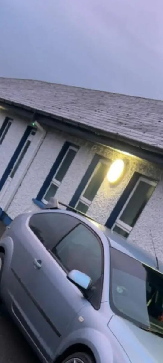 Spoiler, Alloy wheels, lowering springs. Focus mk2 - Image 2