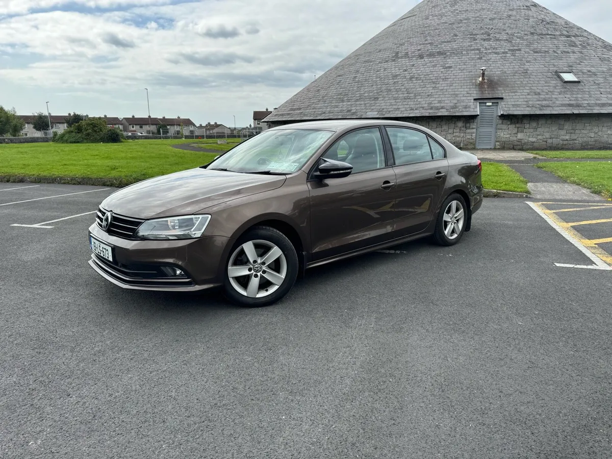 2015 VW Jetta 2.0 TDI DSG | Low KM | Full Service - Image 4