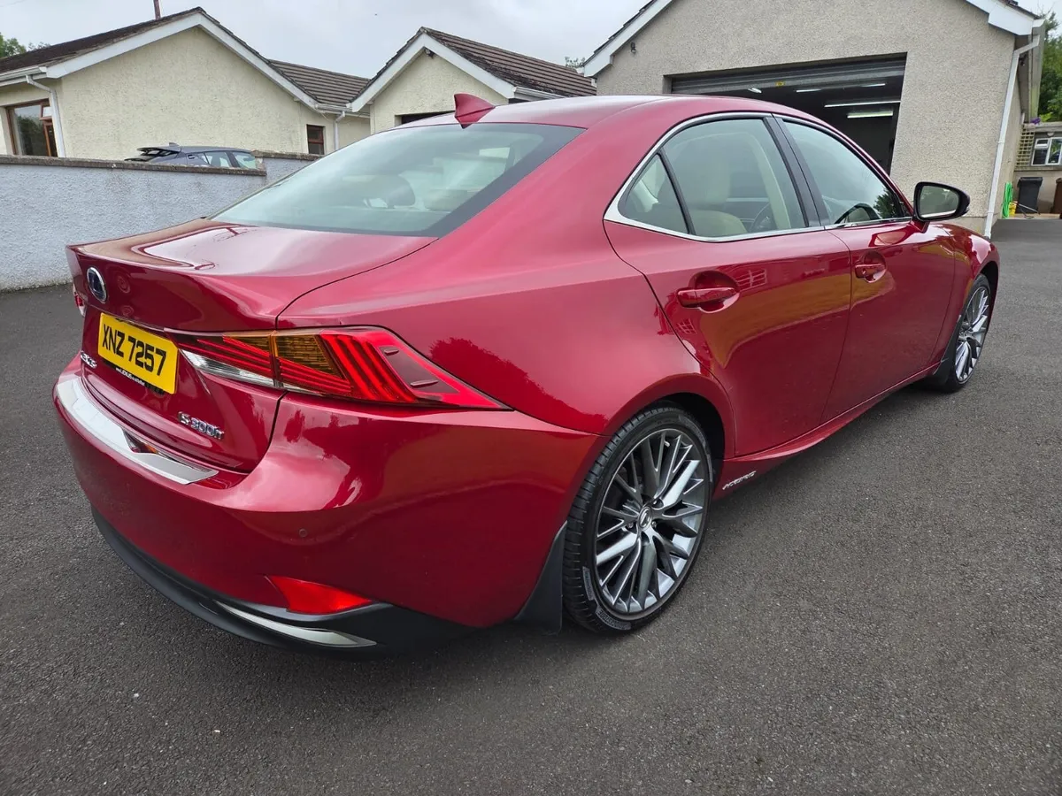 Lexus IS 2018 Premium - Image 2
