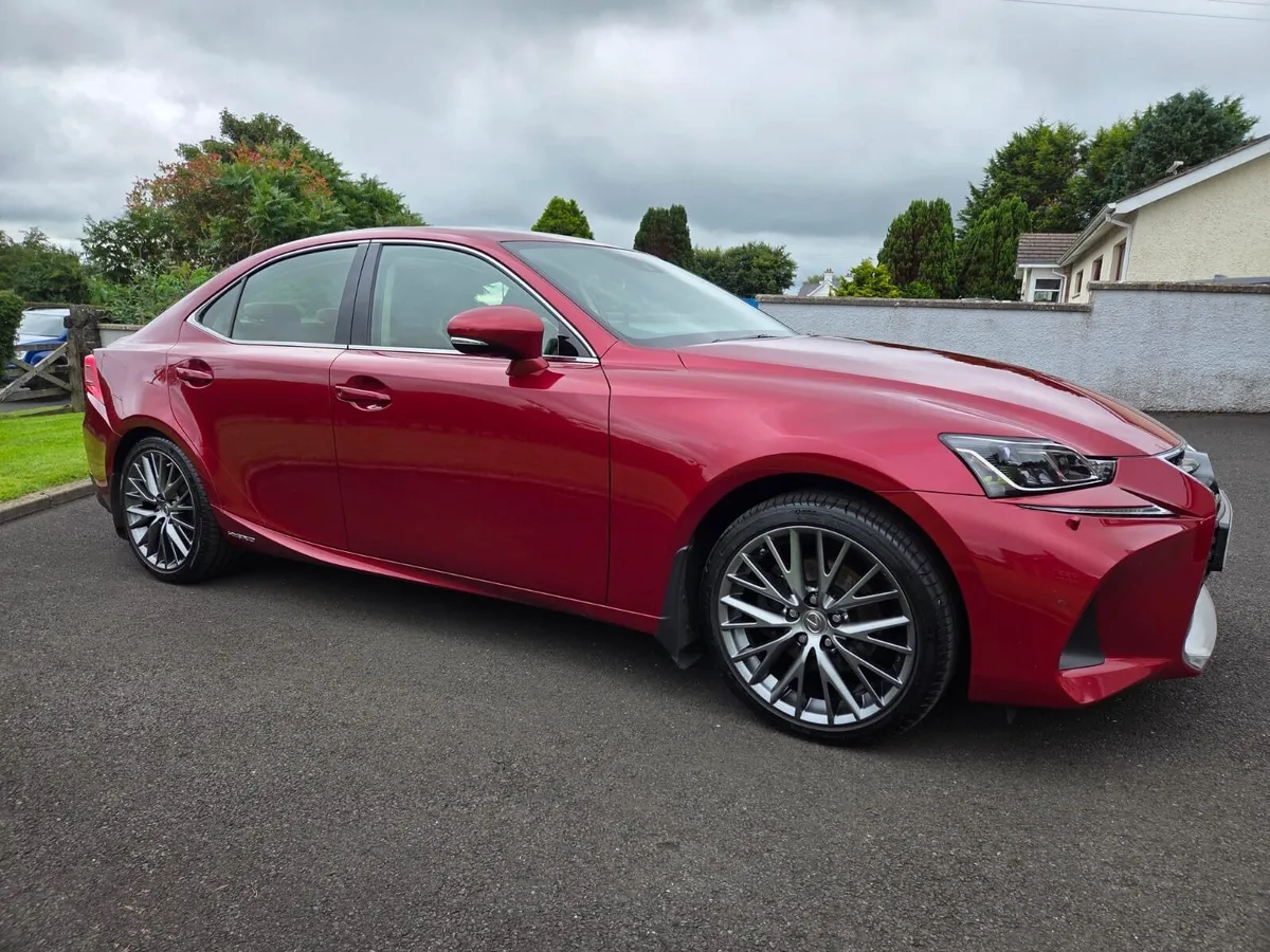 Lexus IS 2018 Premium - Image 3