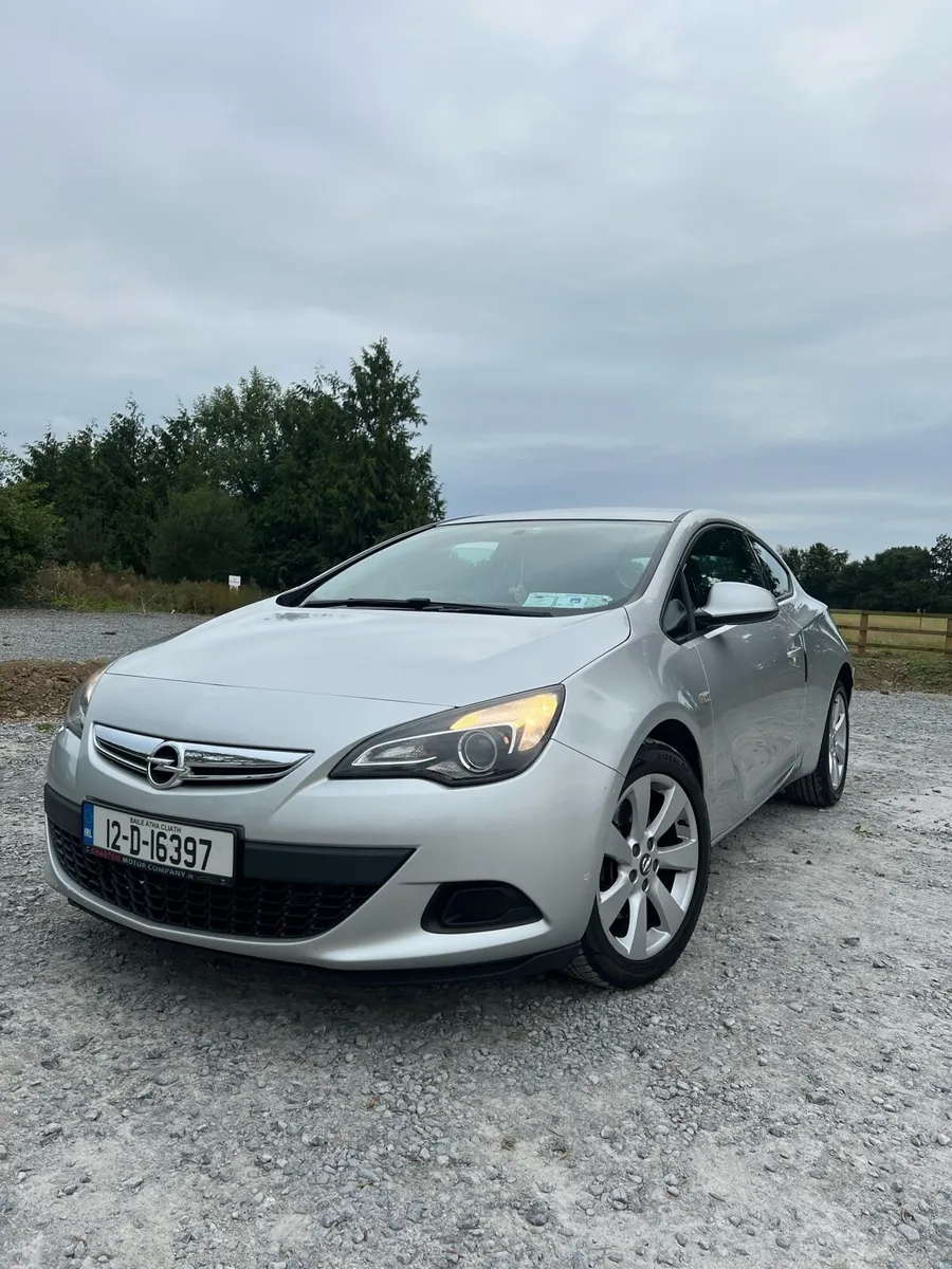 Opel Astra GTC - Image 2