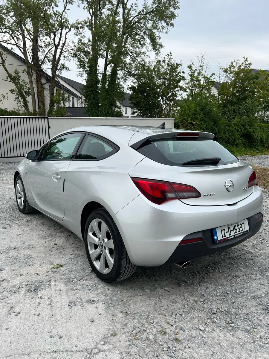 Opel Astra GTC - Image 4