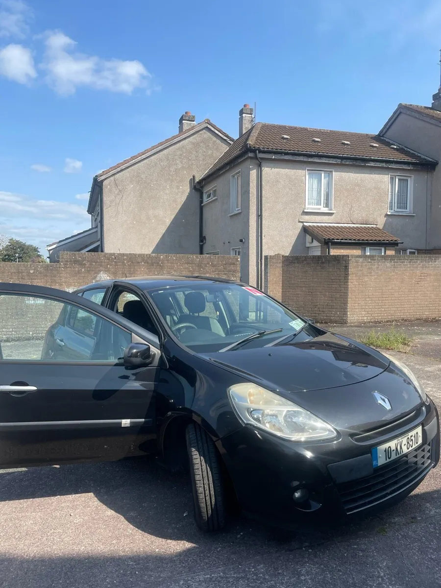 Renault Clio 2010 - Image 1
