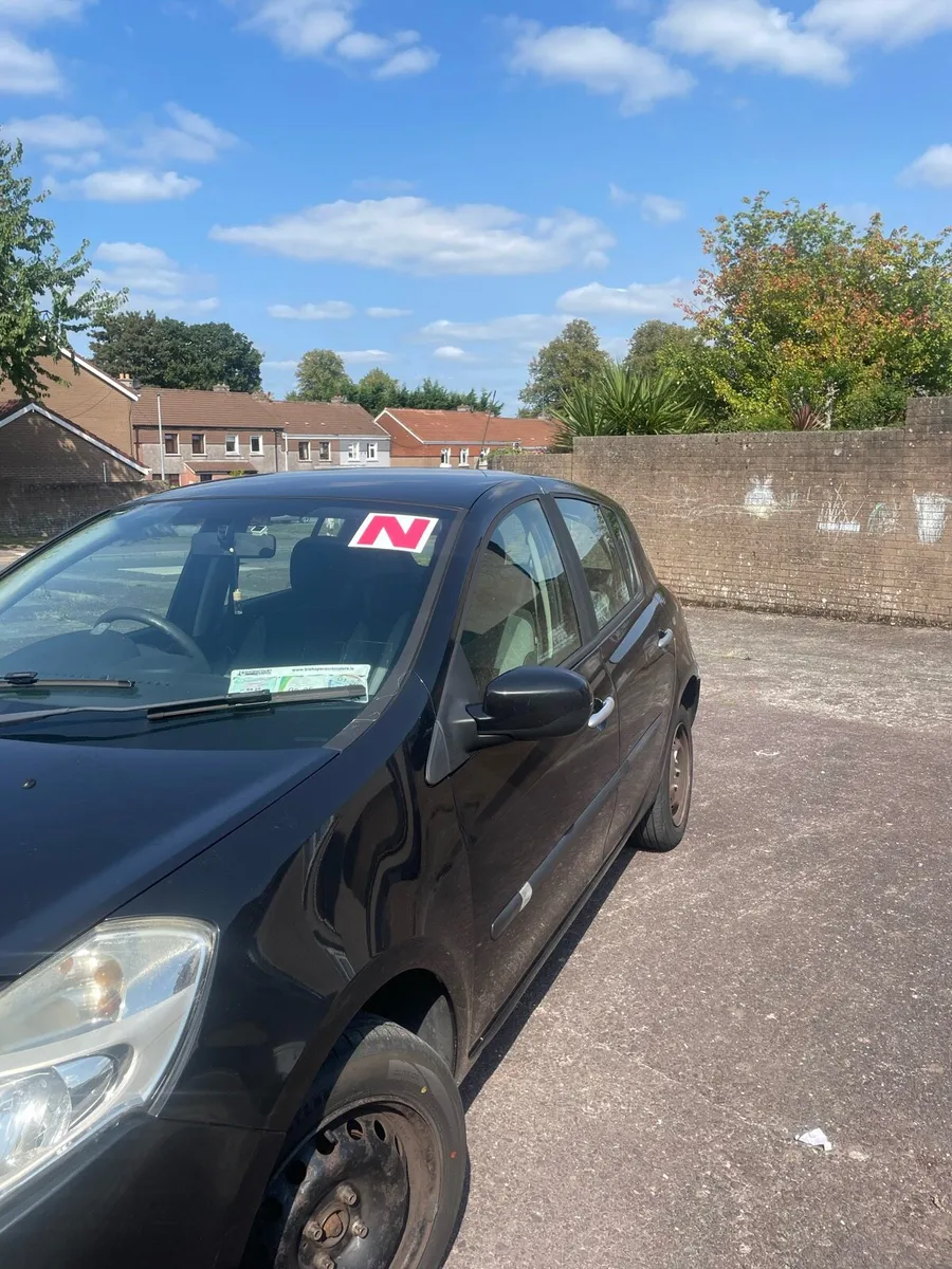 Renault Clio 2010 - Image 2