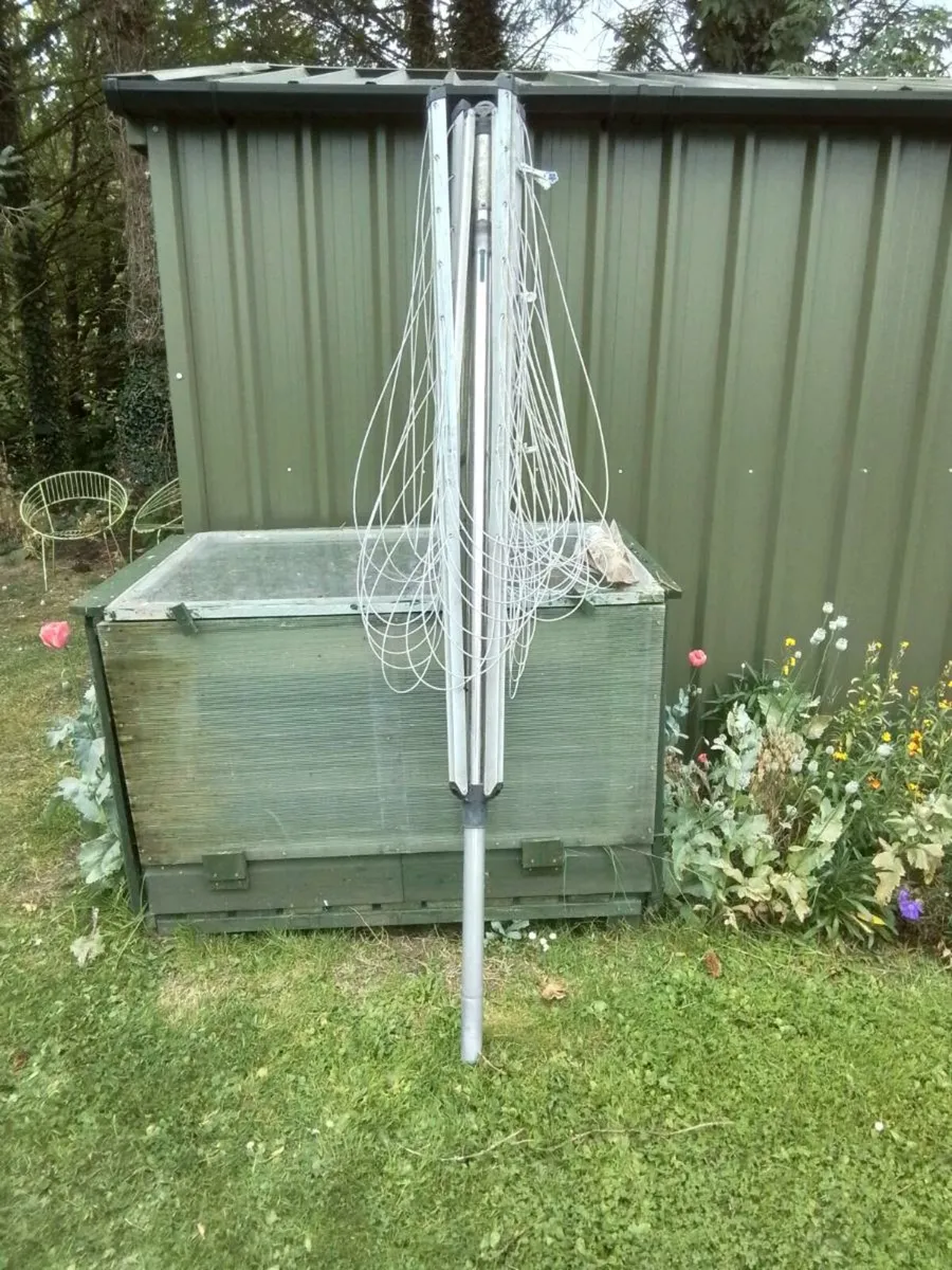 Rotary clothes line very good quality - Image 1