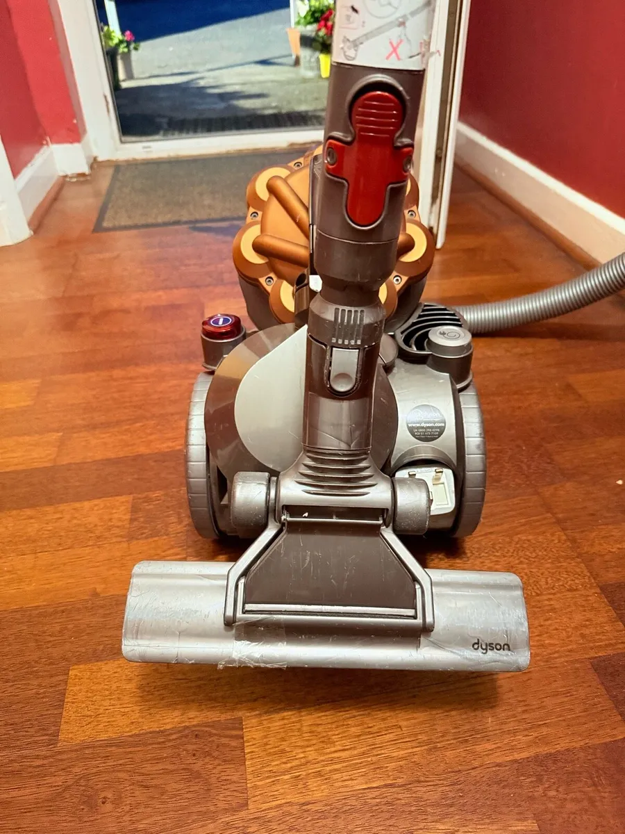Dyson vacuum cleaner - Image 2