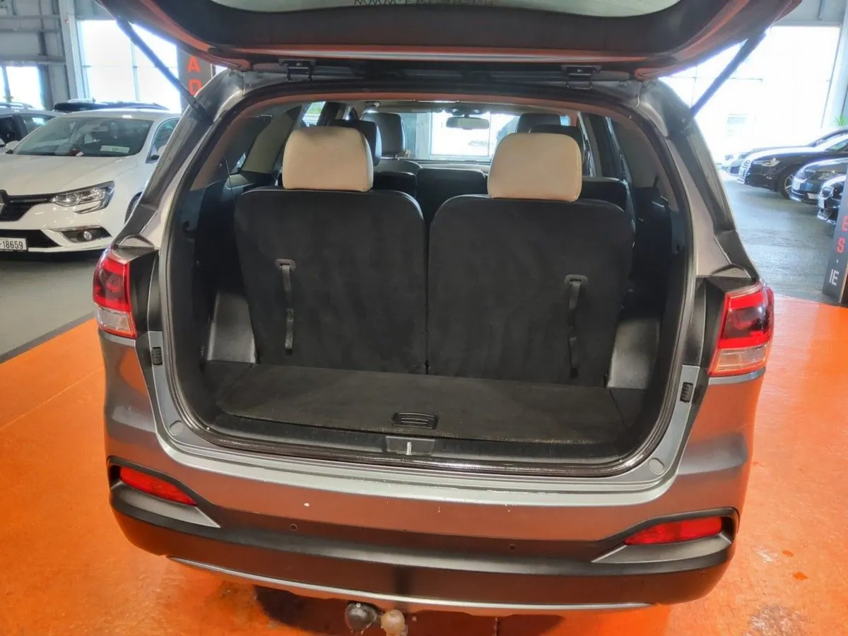 Kia Sorento 2.2 Platinum 2WD - Image 4