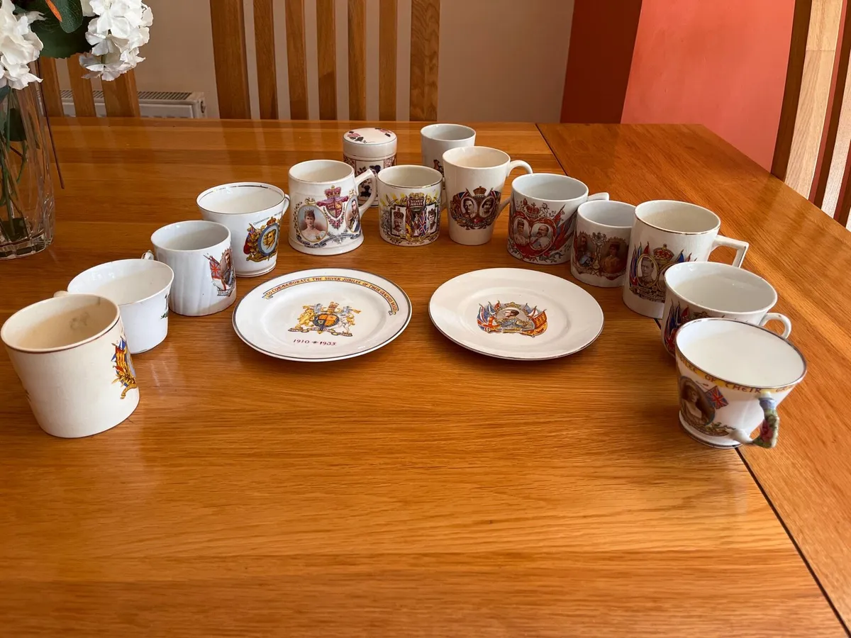 Collection of commemorative cups and plates - Image 1