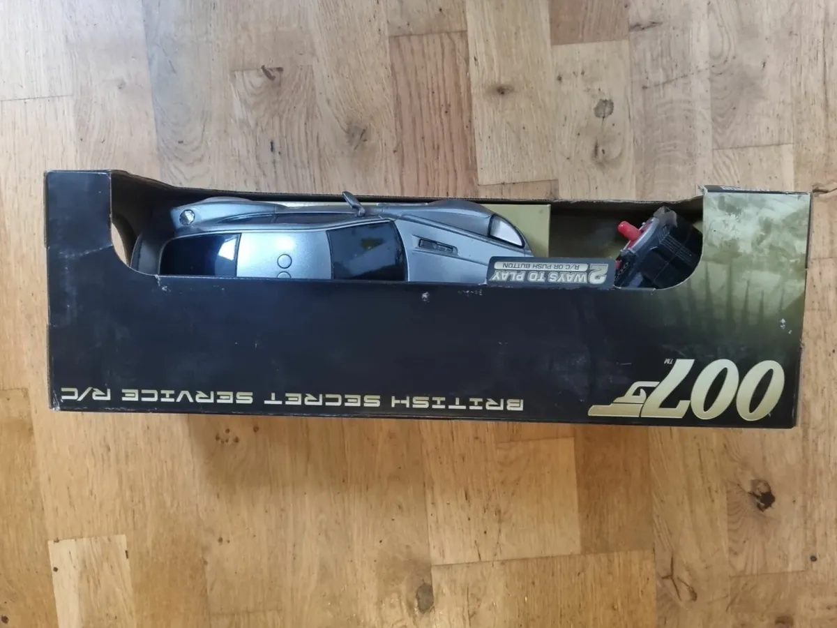 James Bond collectable remote control car - Image 3