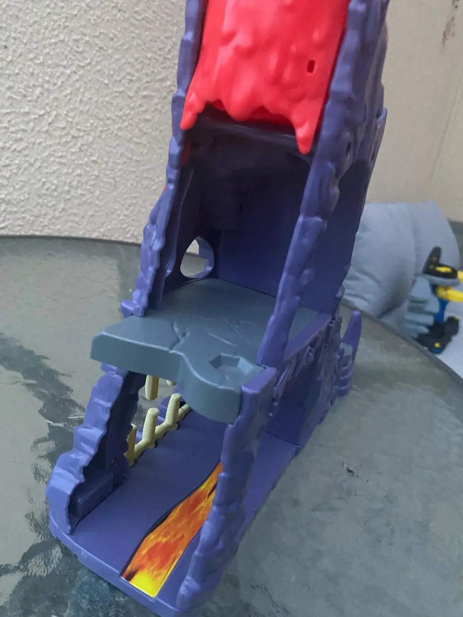 Lion Guard Volcano or Skull Rock Playset - Image 2