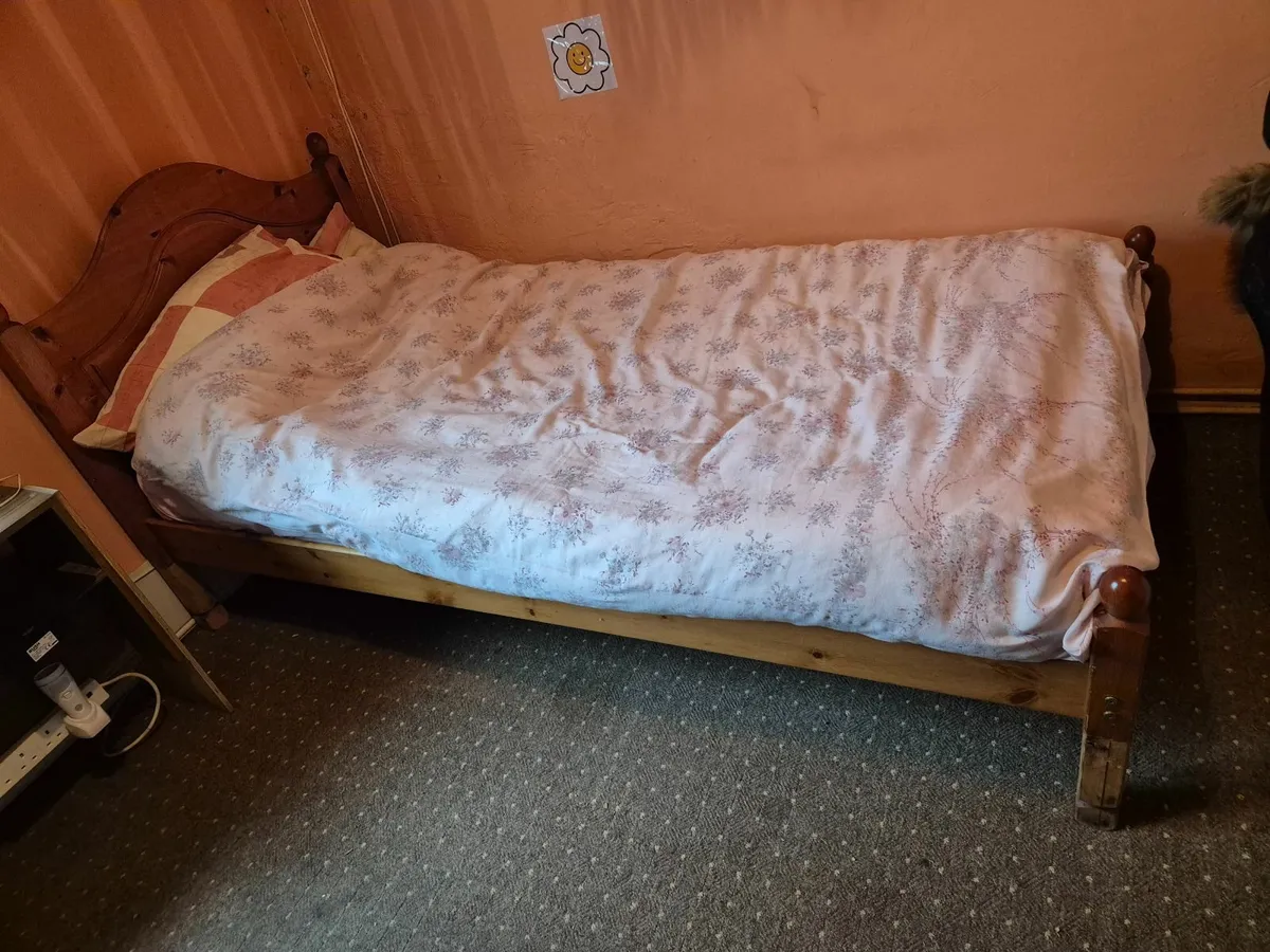 Single pine bed with good mattress - Image 1