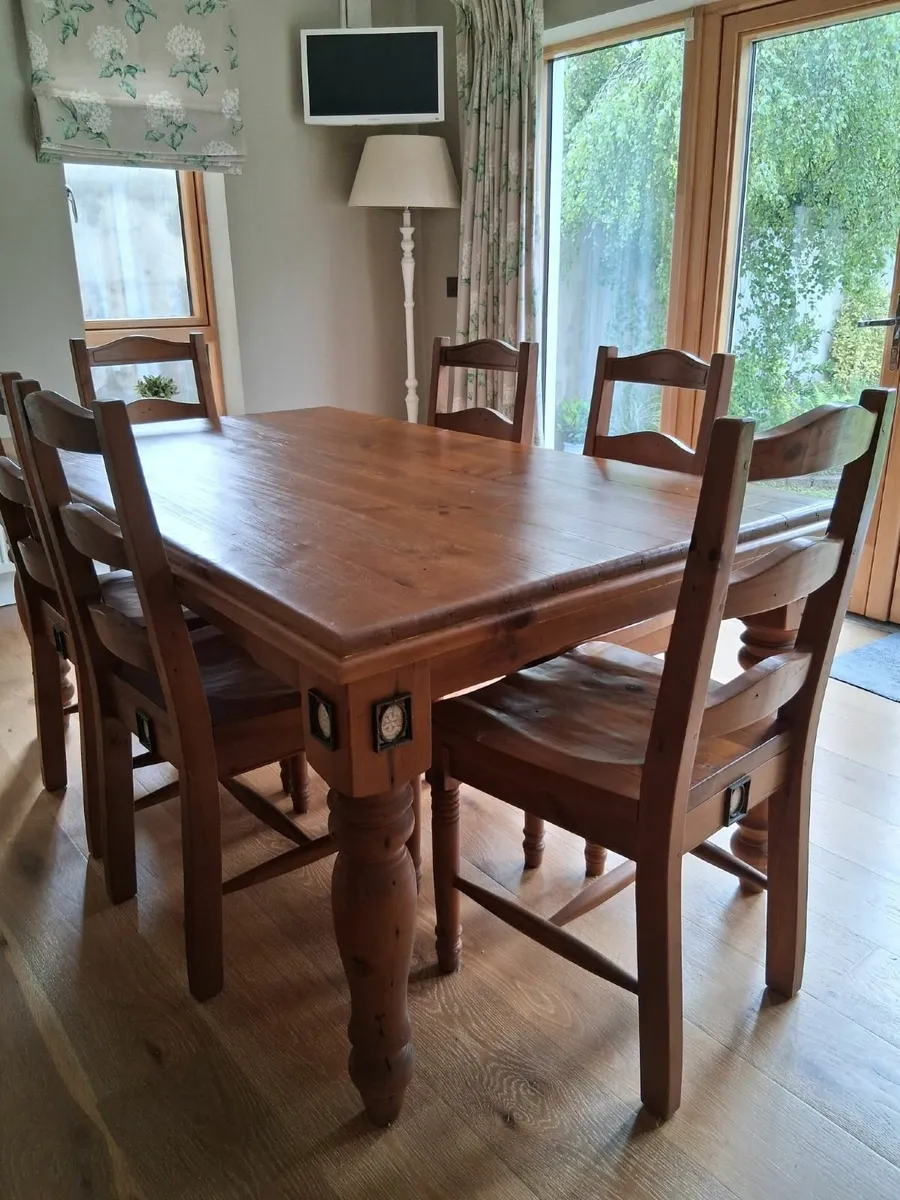 BEAUTIFUL DINING TABLE AND 6 CHAIRS - Image 3
