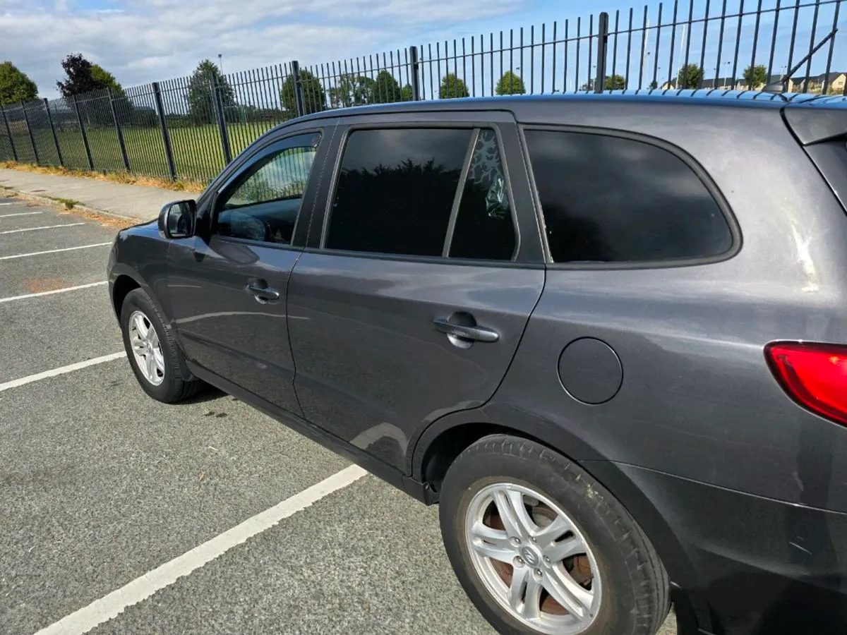 Hyundai Santa Fe - Image 2