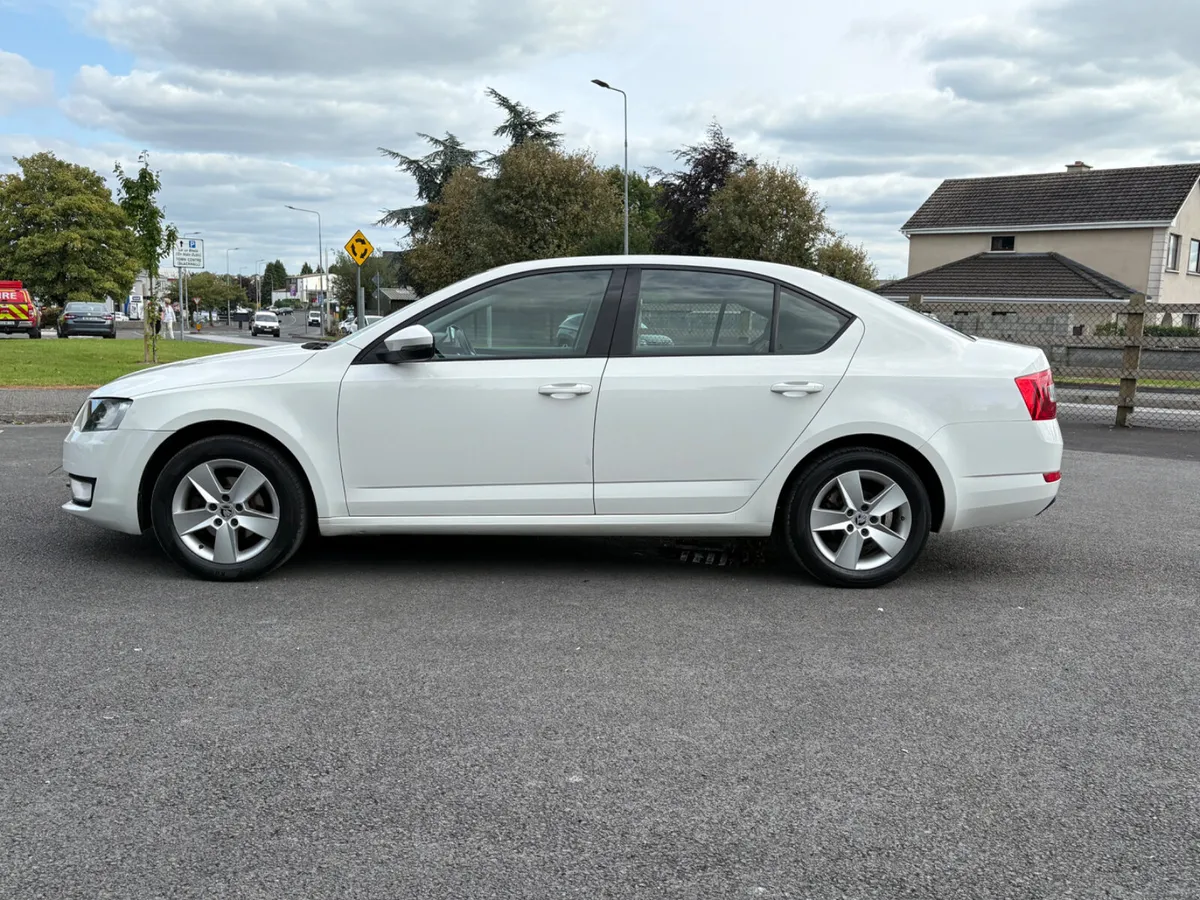 Skoda Octavia 2017 dsg automatic 1.6 TDI - Image 4