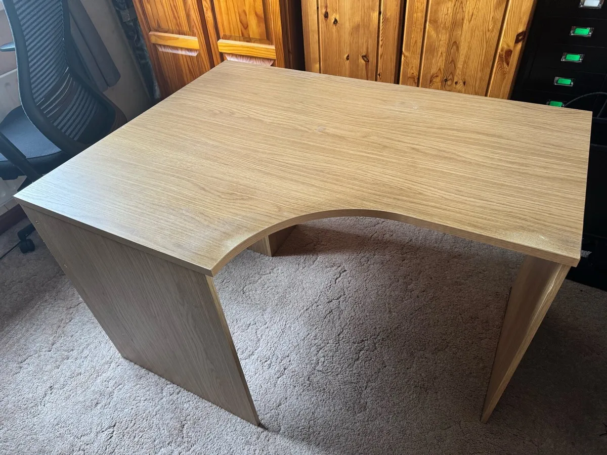 Corner office Desk - Image 1