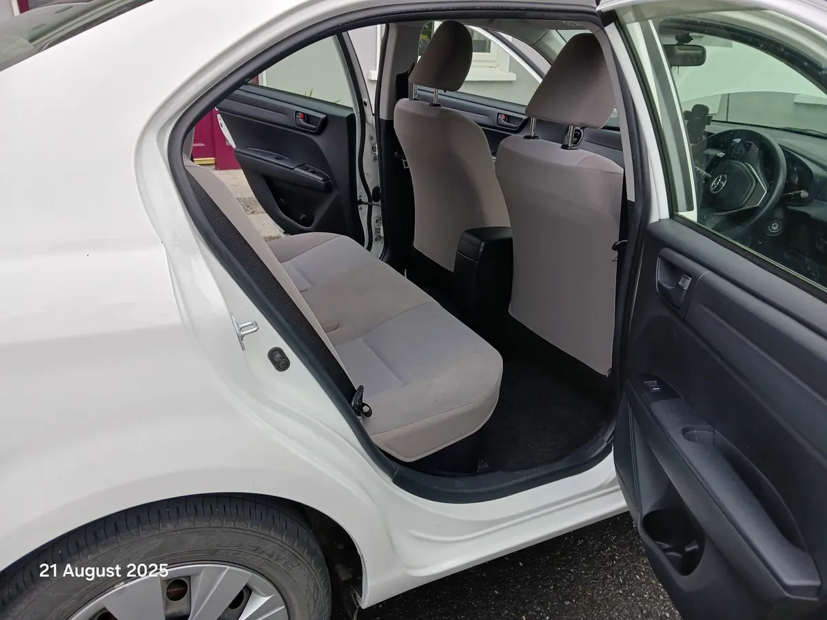 Toyota Corolla 2017 - Image 2