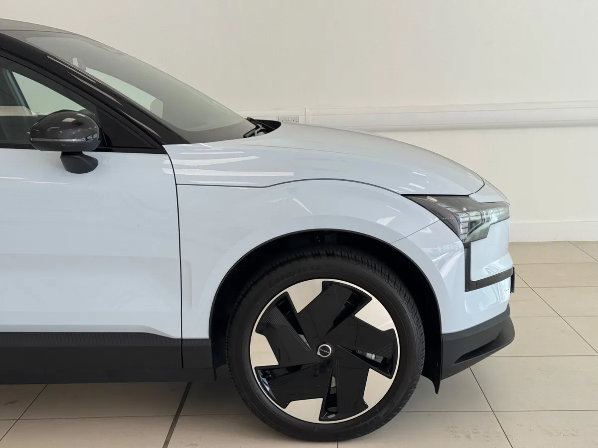 Volvo EX30 2025 - Image 3