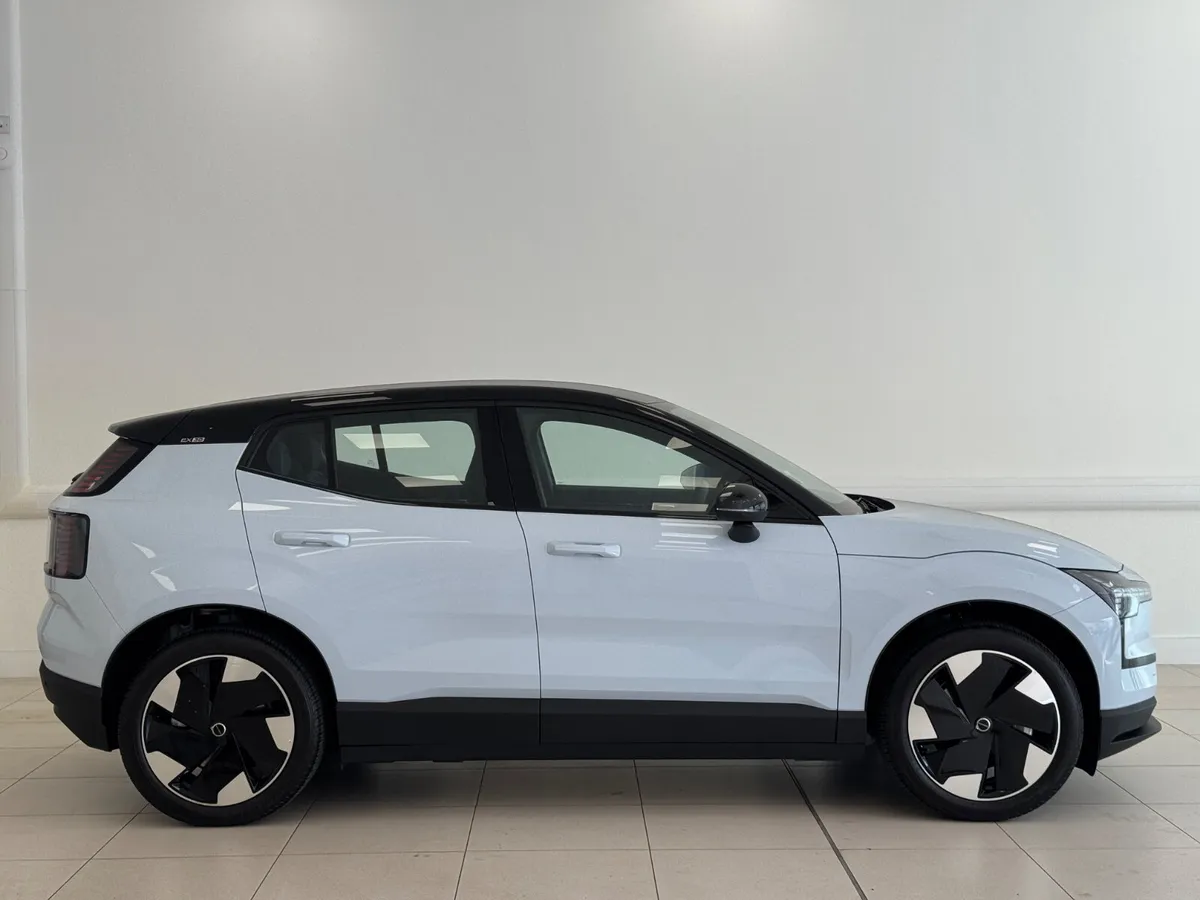 Volvo EX30 2025 - Image 4