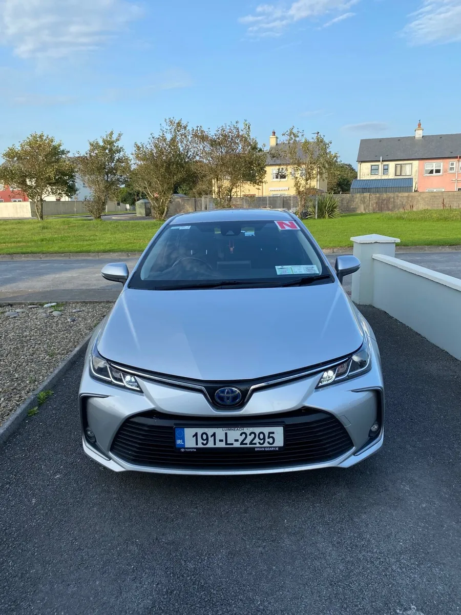 Toyota Corolla 2019 WARRANTY Low km - Image 1