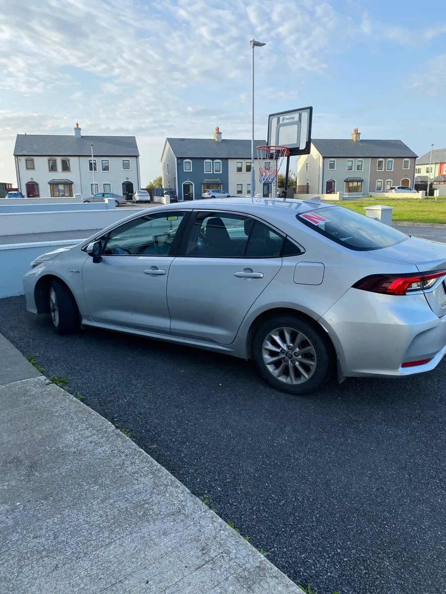 Toyota Corolla 2019 WARRANTY Low km - Image 2