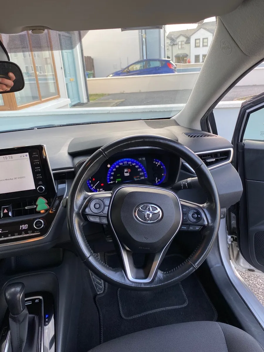Toyota Corolla 2019 WARRANTY Low km - Image 4