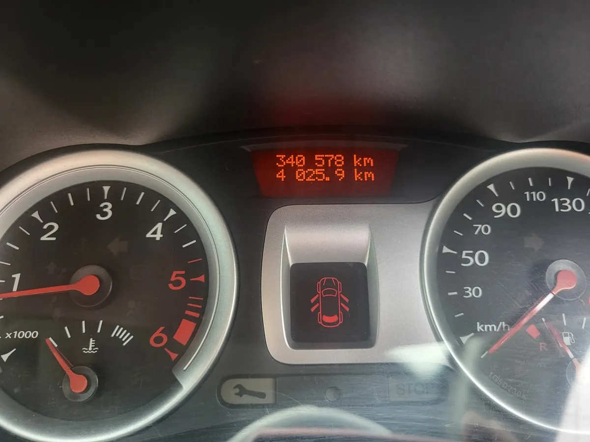 Renault Clio 2010 - Image 2