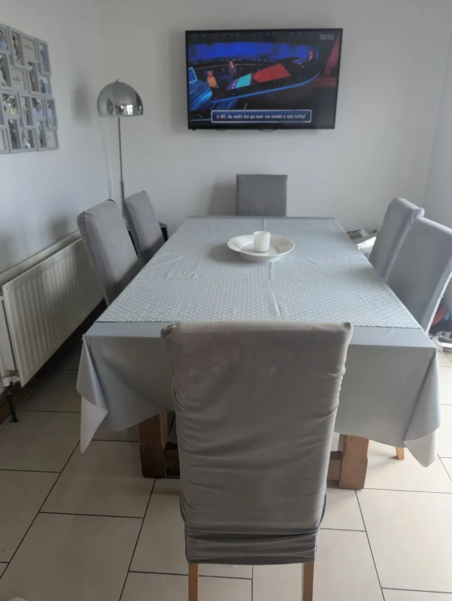 Solid wooden kitchen table with 6 chairs - Image 4