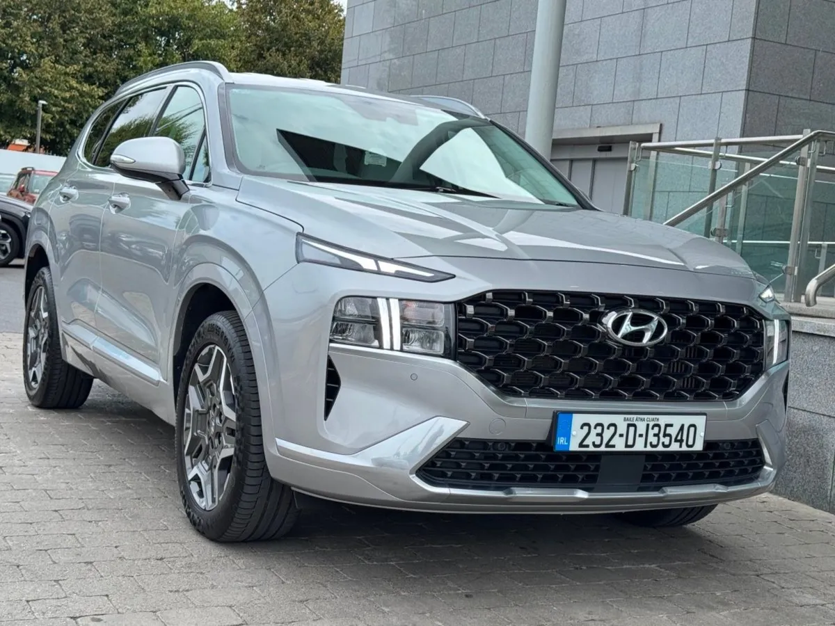 Hyundai Santa Fe 1.6 Phev 4WD Executive Plus Auto - Image 4