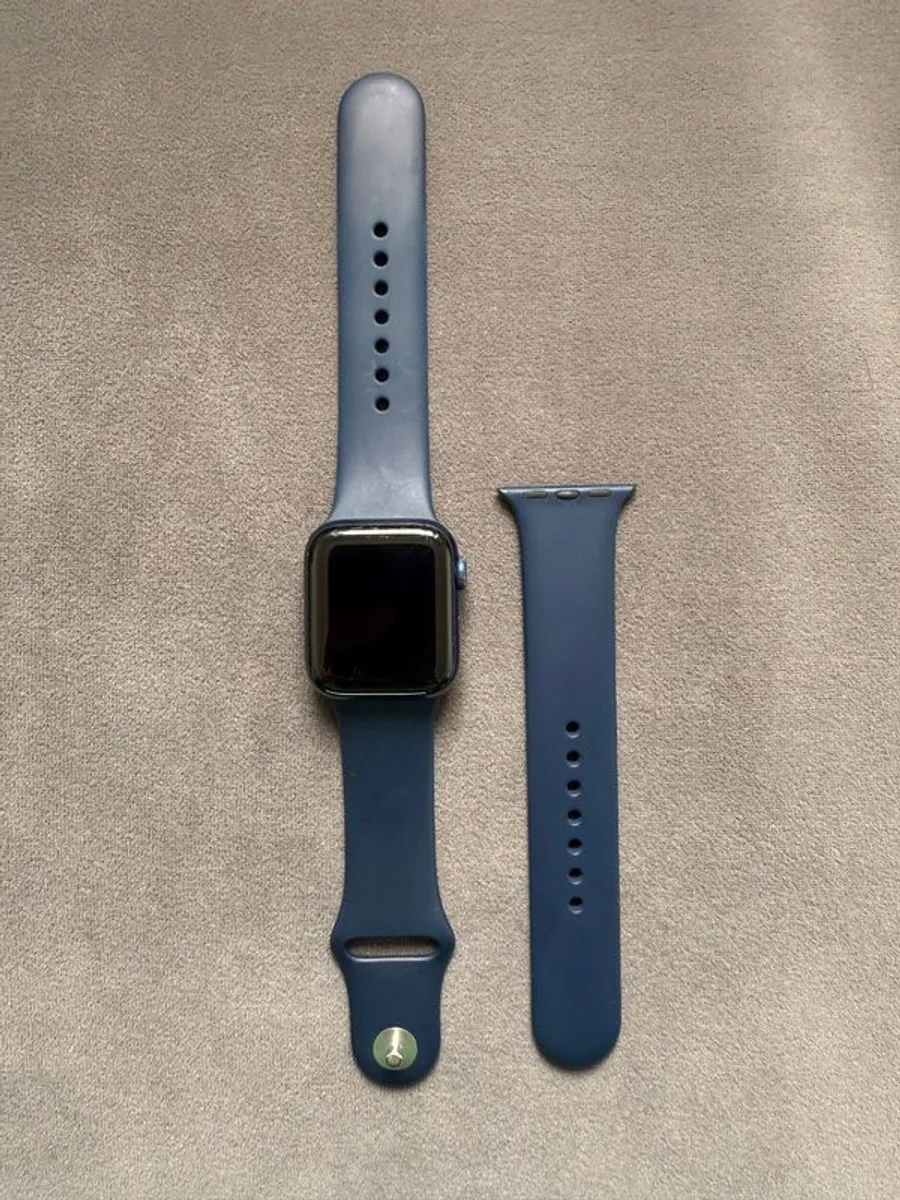 Used Apple Watch 6 series (40mm) blue - Image 1