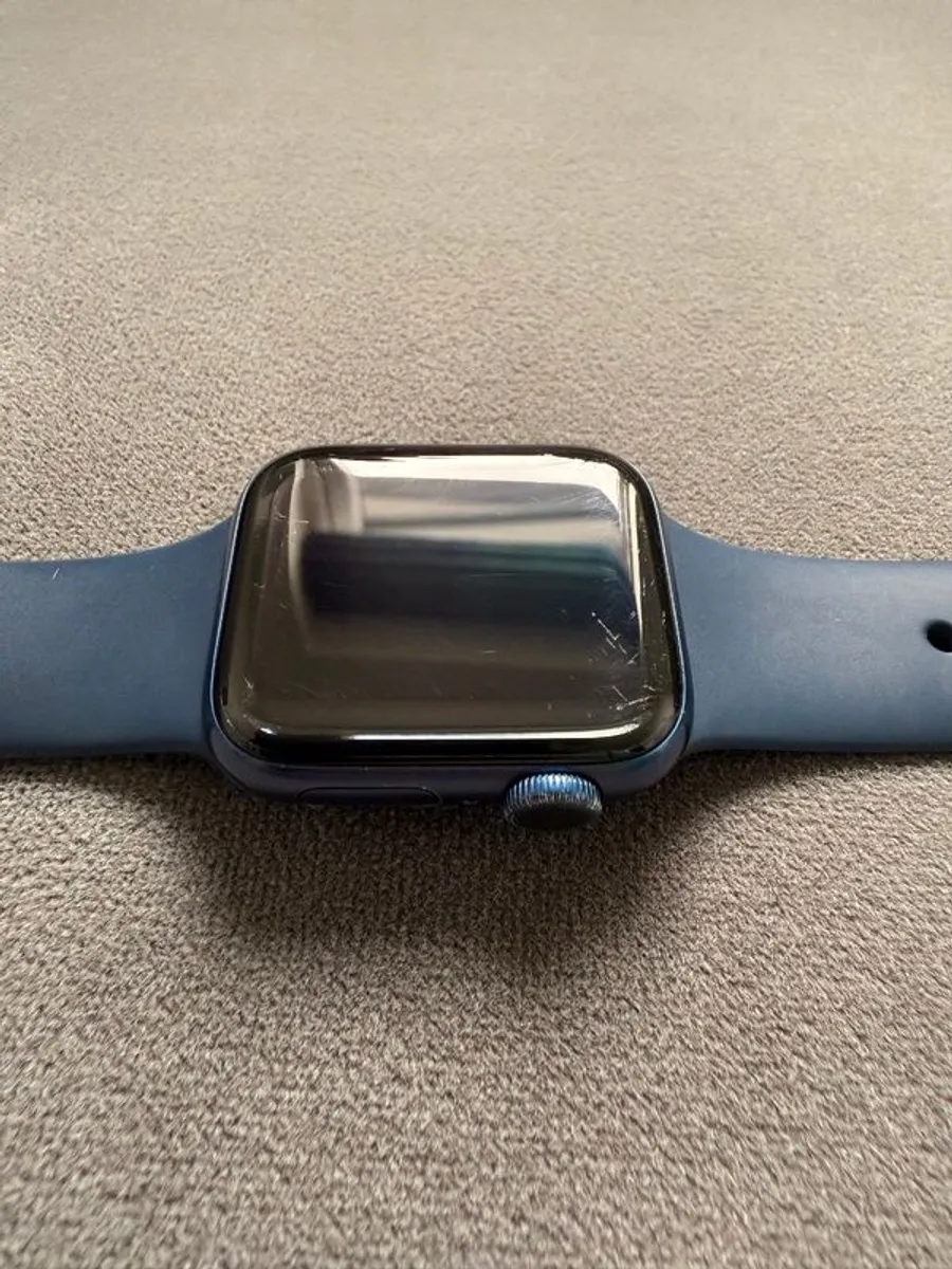 Used Apple Watch 6 series (40mm) blue - Image 2