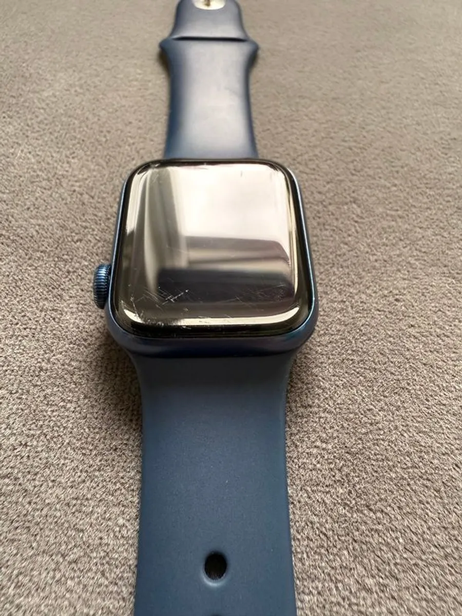 Used Apple Watch 6 series (40mm) blue - Image 3