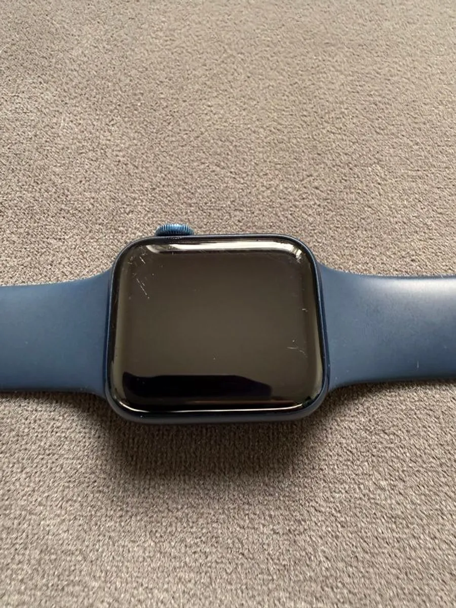 Used Apple Watch 6 series (40mm) blue - Image 4
