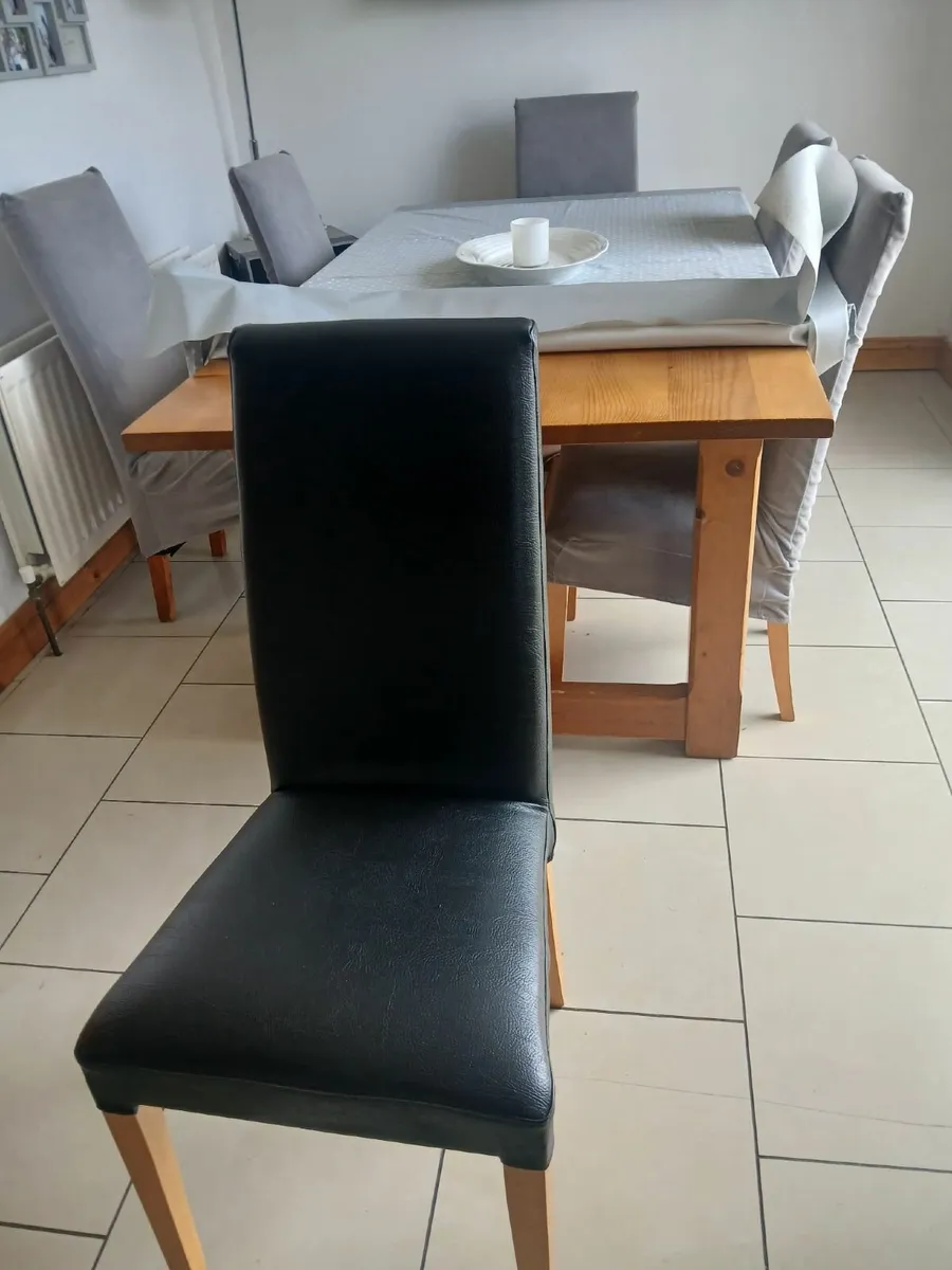 Solid wooden kitchen table with 6 chairs - Image 1