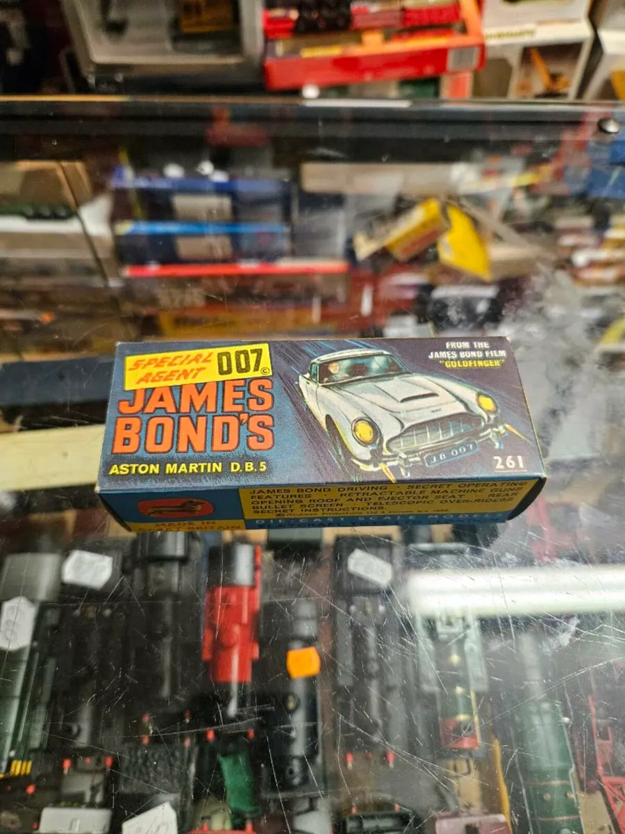 Corgi James Bond Aston Martin DB5 mint - Image 1