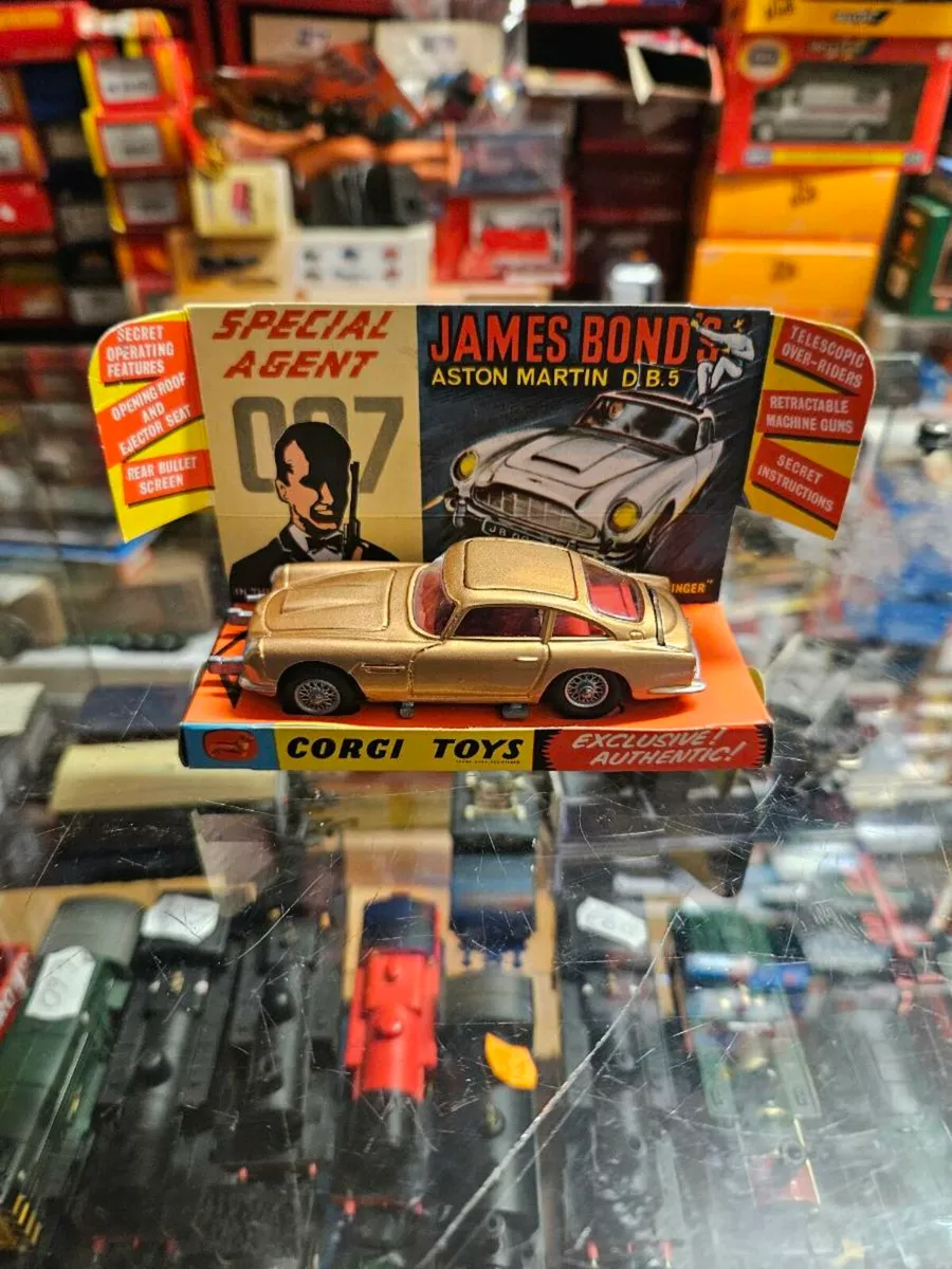 Corgi James Bond Aston Martin DB5 mint - Image 2