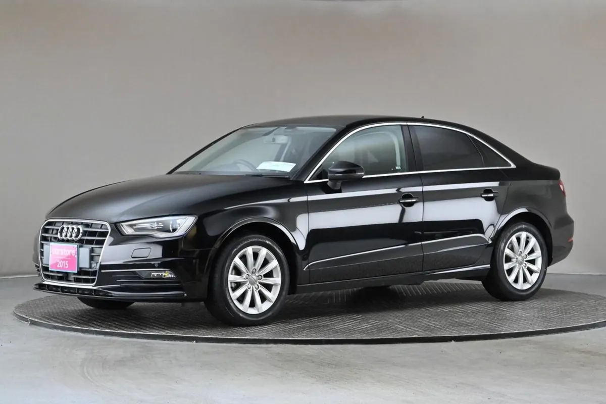 Audi A3 1.4 Tfsi S-tronic 4DR  reverse Cam park S - Image 4